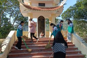 THĂM HỎI, TẶNG QUÀ GIA ĐÌNH CHÍNH SÁCH NHÂN NGÀY 22/12